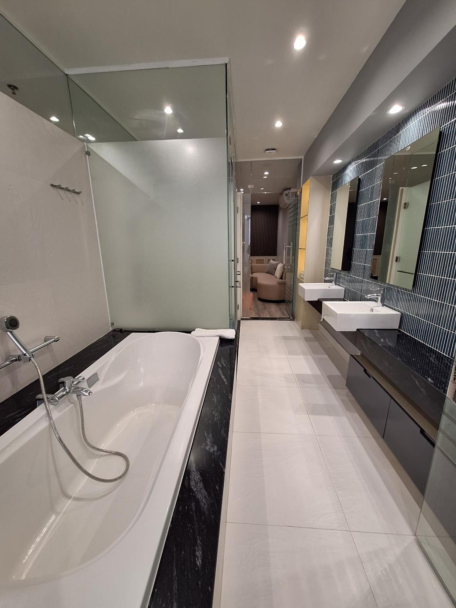 הו צ'י מין סיטי Mcgallery Art - Lucky Residence Suite'S & Apartments מראה חיצוני תמונה